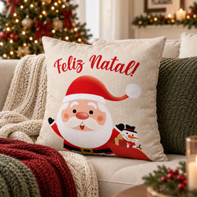Capa de almofada Feliz Natal com Papai Noel em ambiente decorado