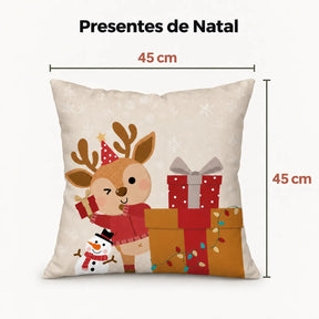 Capa natalina com rena, presentes e boneco de neve, medida 45 × 45 cm