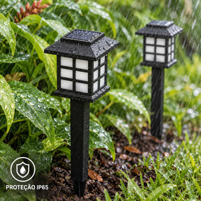 Luminárias solares Kaori sob chuva com indicação de proteção IP65