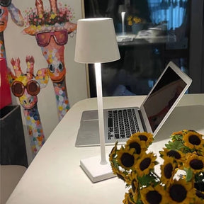 Luminária Touch Viena – Estilo, Versatilidade e Tecnologia em uma Só Peça